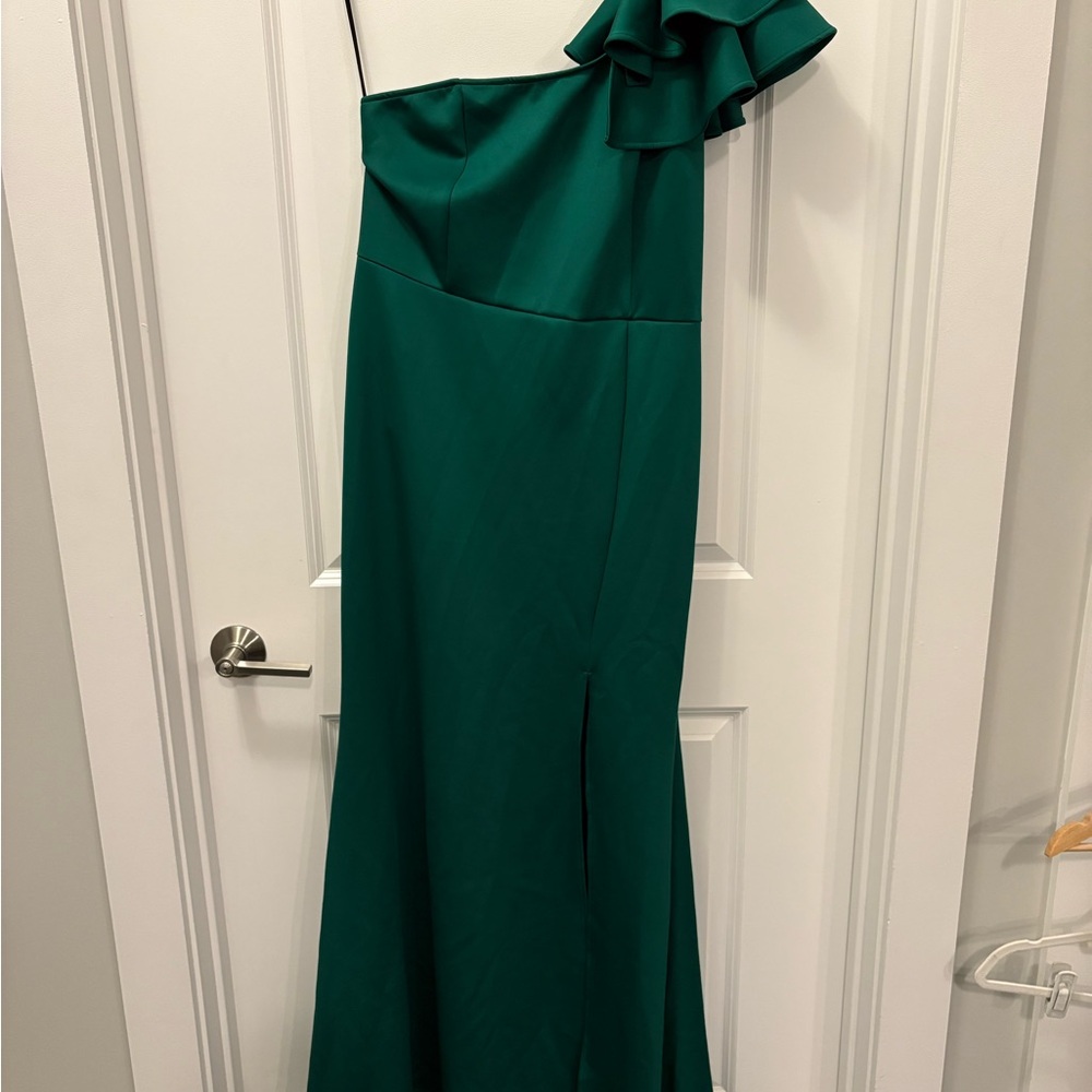 Elegant Green One-Shoulder Dress